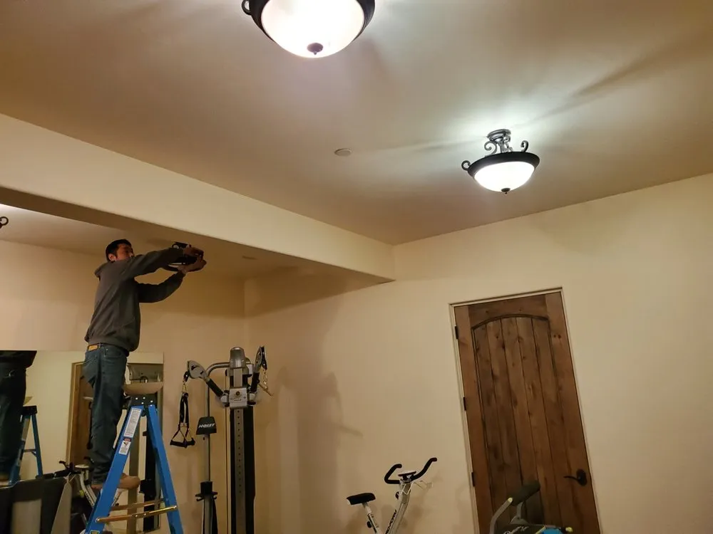 Slide of Everlast Electric