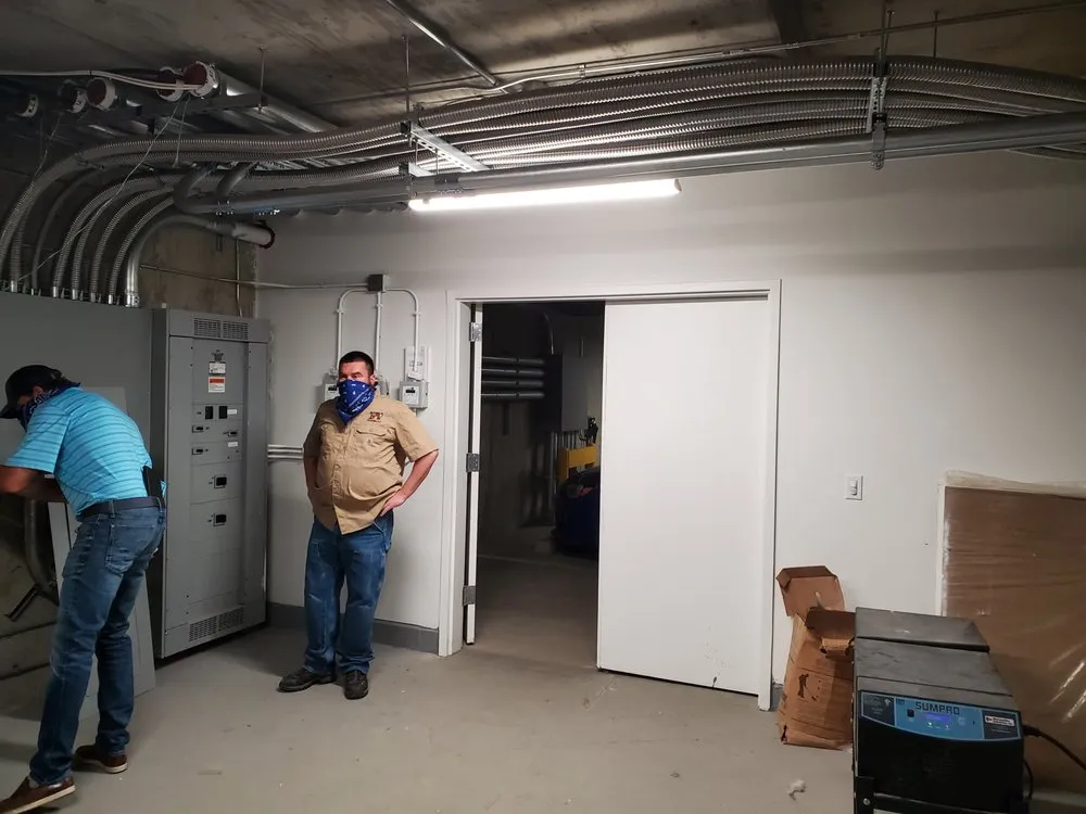 Emergency electrician providing lighting installation in ,