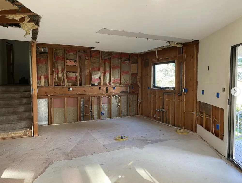 Slide of Everlit Electric