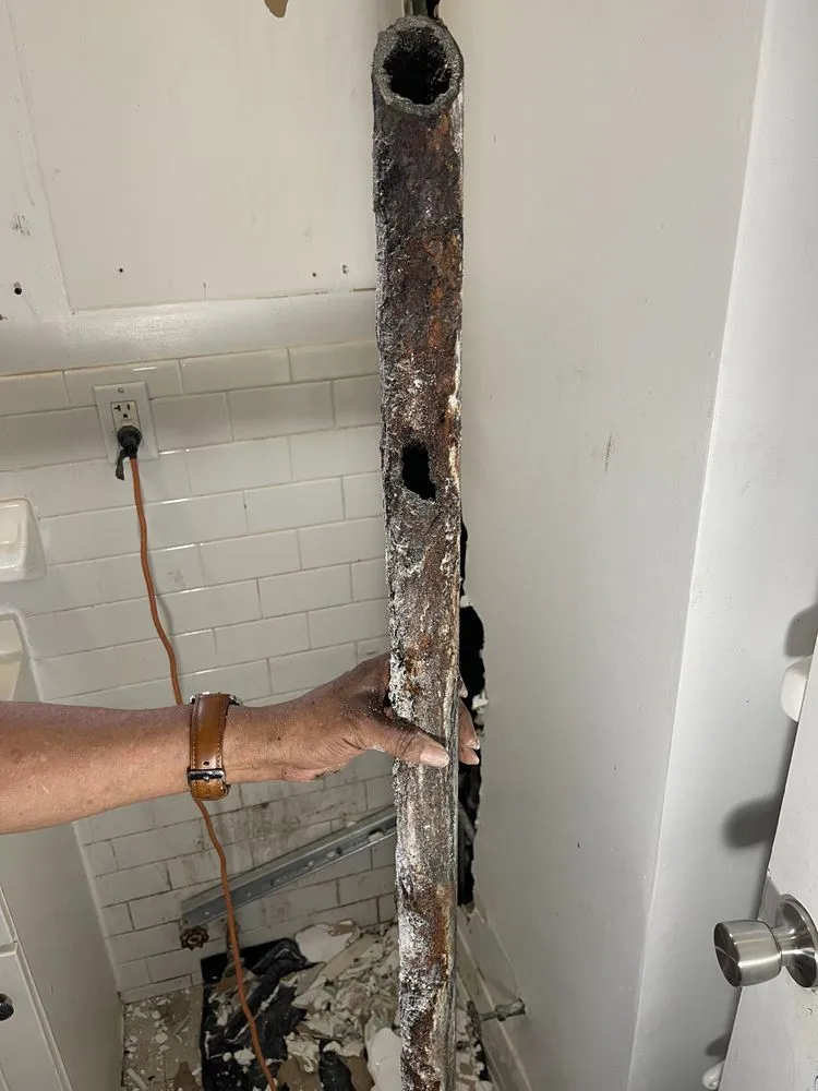 Affordable electrician providing emergency electrical service in , 