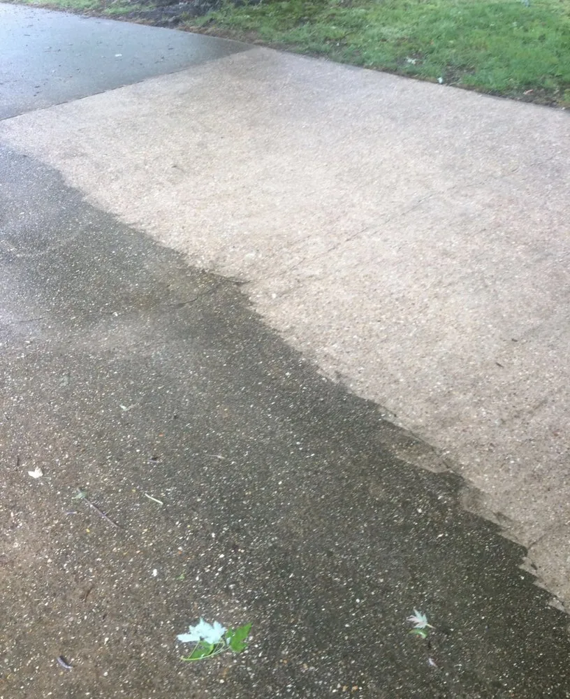 Licensed electrician providing circuit breaker repair in ,