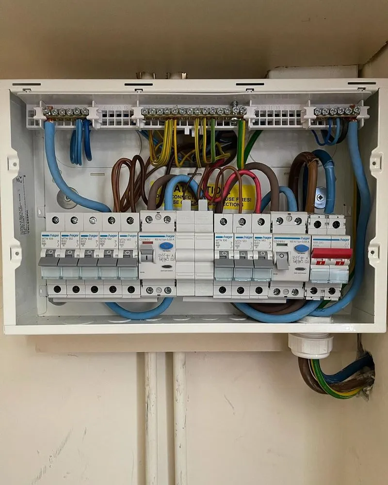 Slide of Evo Electrician