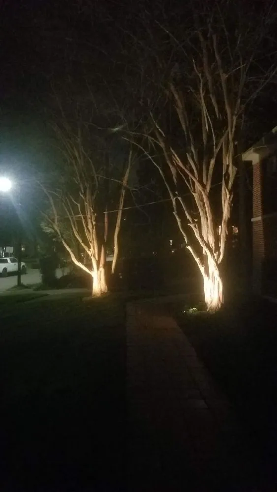 Emergency electrician providing emergency electrical service in , 