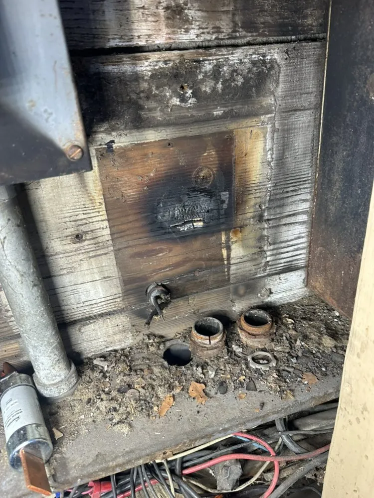 Emergency electrical service for homes in lighting installation,  by 