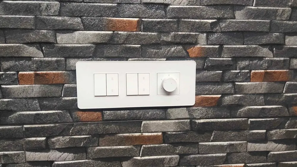 Slide of Experienced Electric