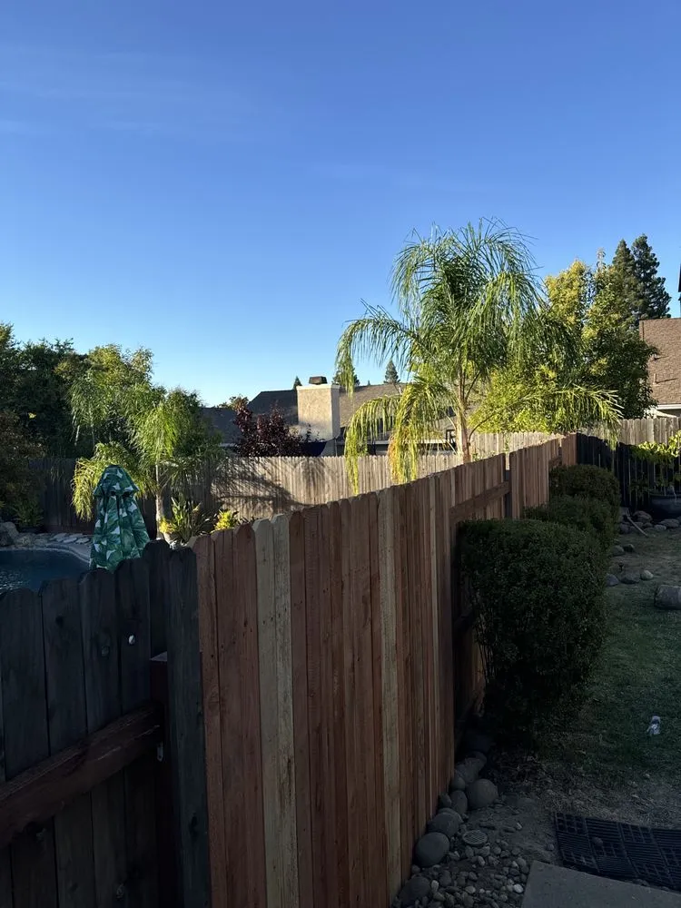 Licensed electrician providing circuit breaker repair in ,