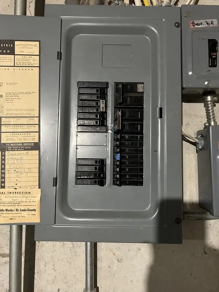 Trusted circuit breaker repair experts serving St. Peters, MO - Extreme Electrical Contractors