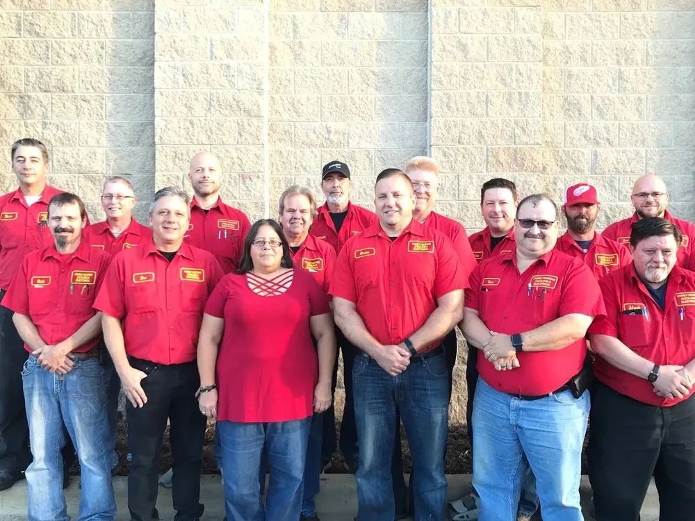 Licensed electrician providing circuit breaker repair in , 