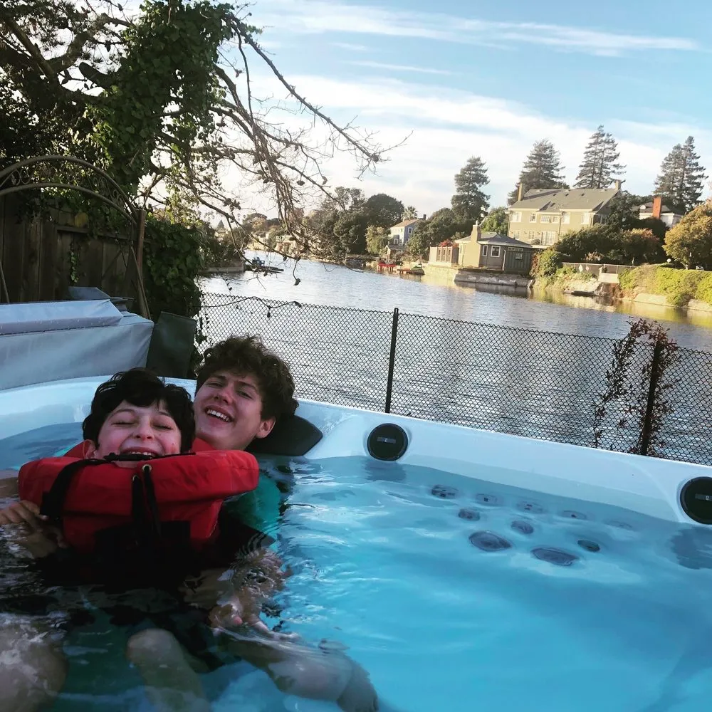 Slide of Fampeca Electric