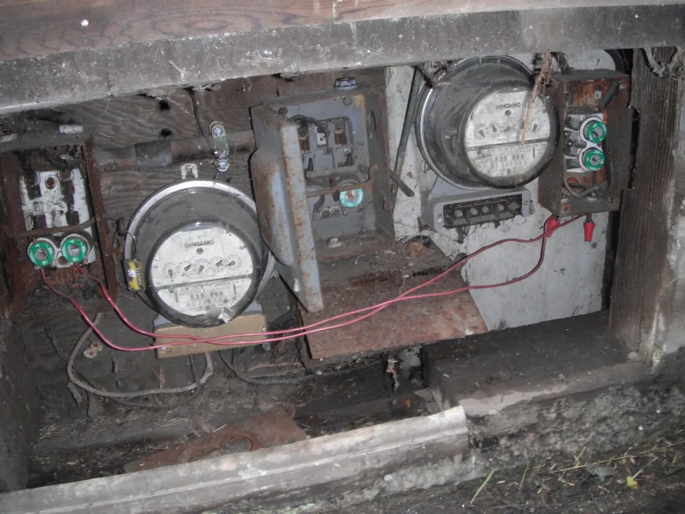 Slide of Fampeca Electric