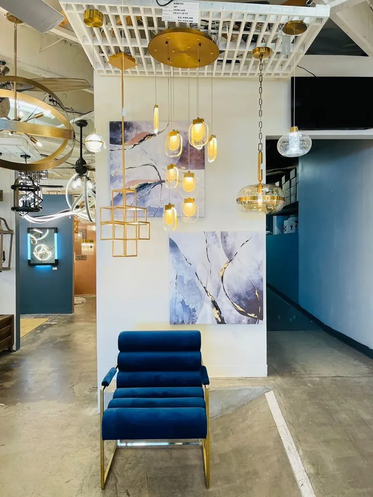 Expert electrician providing emergency electrical service in , 