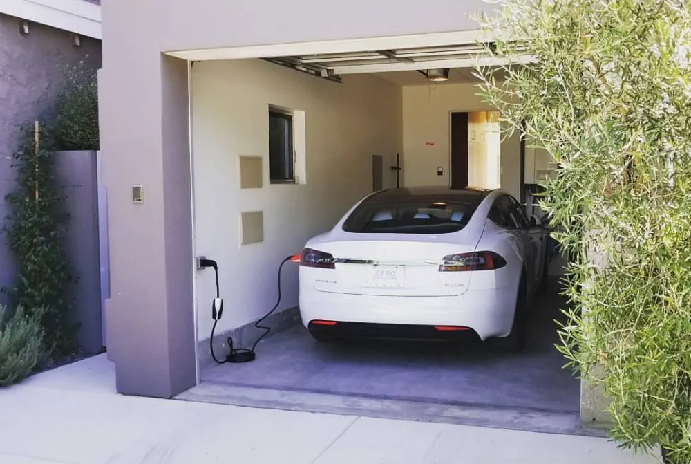 Slide of Faraday Electric