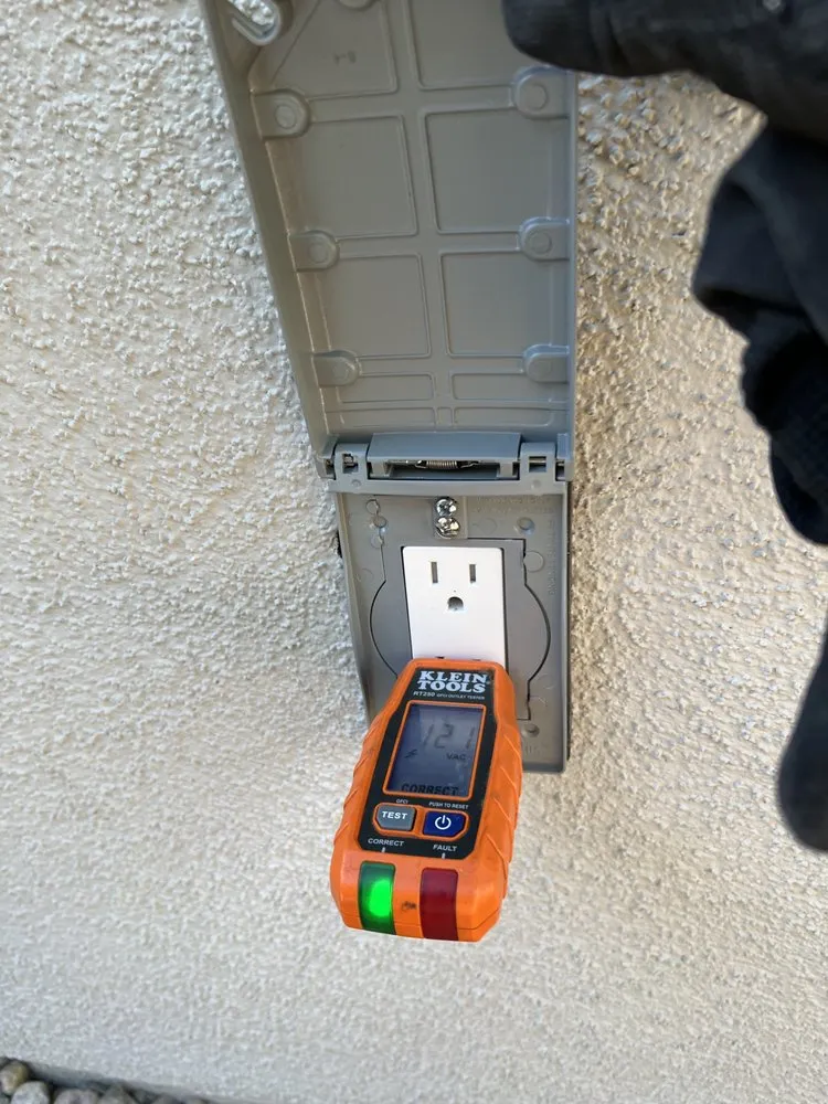 Emergency electrician providing emergency electrical service in , 