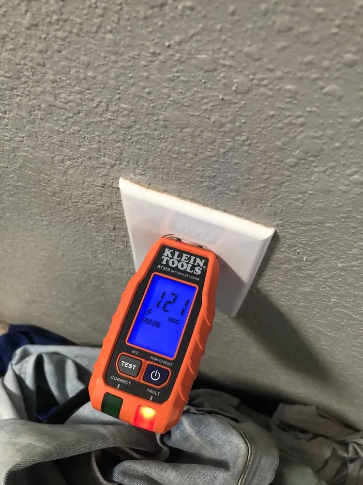 Professional wiring installation in ,  by Farris Electric