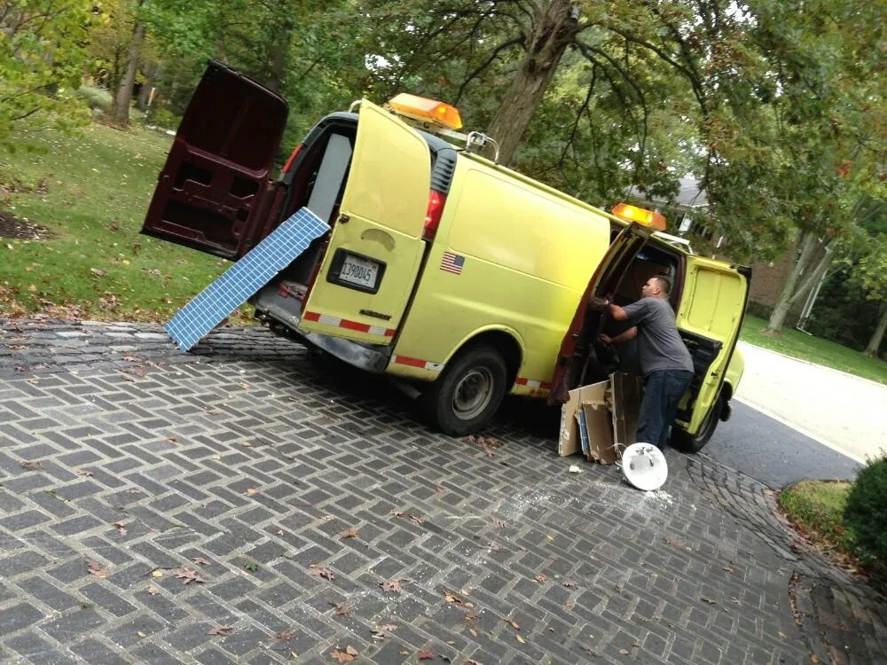 Licensed electrical service for homes in lighting installation,  by 