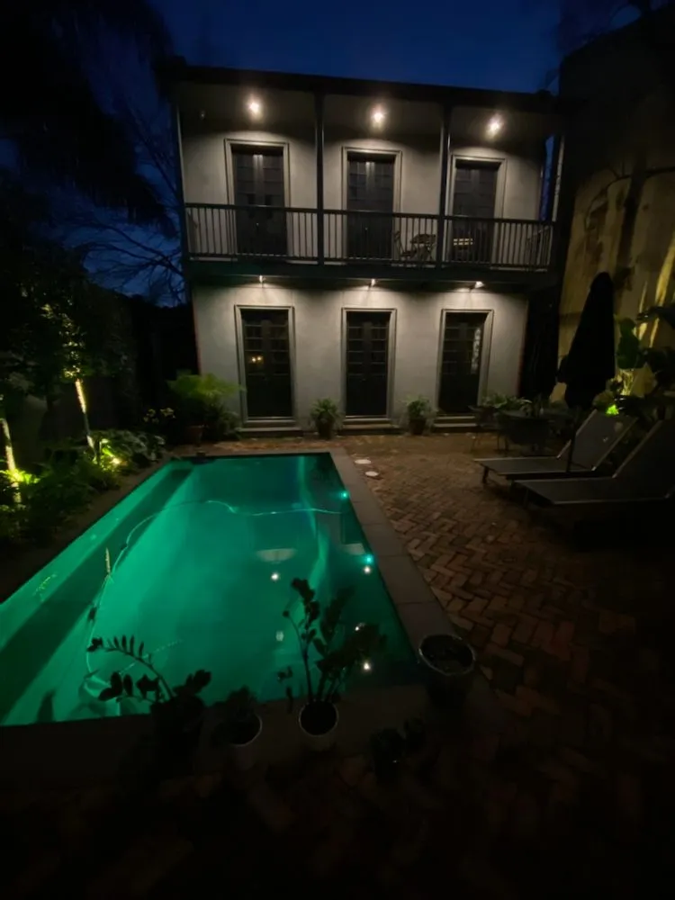 Emergency electrician providing outlet and switch repair in Metairie, LA - Fernandez Electric