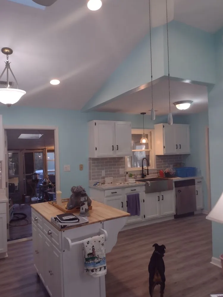 Trusted electrician providing emergency electrical service in , 