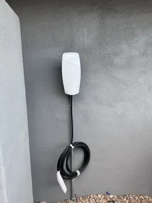 Fernando Electrical & Handyman Logo