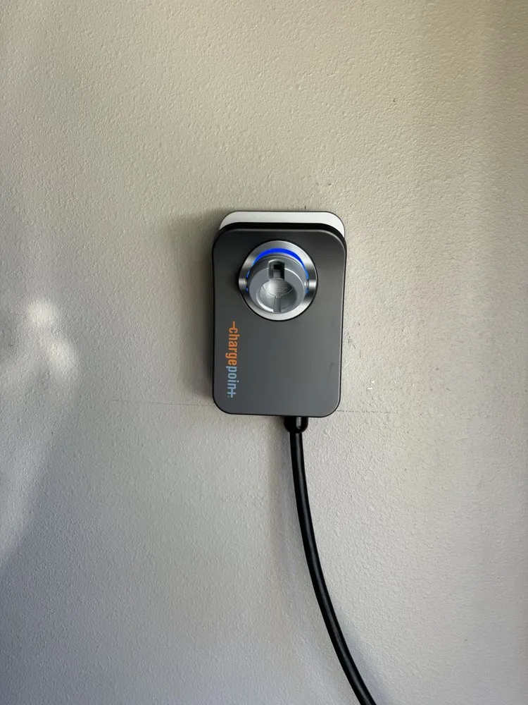 Professional electrician providing lighting installation in Hilltop Mall, CA - Fernando Ruivo