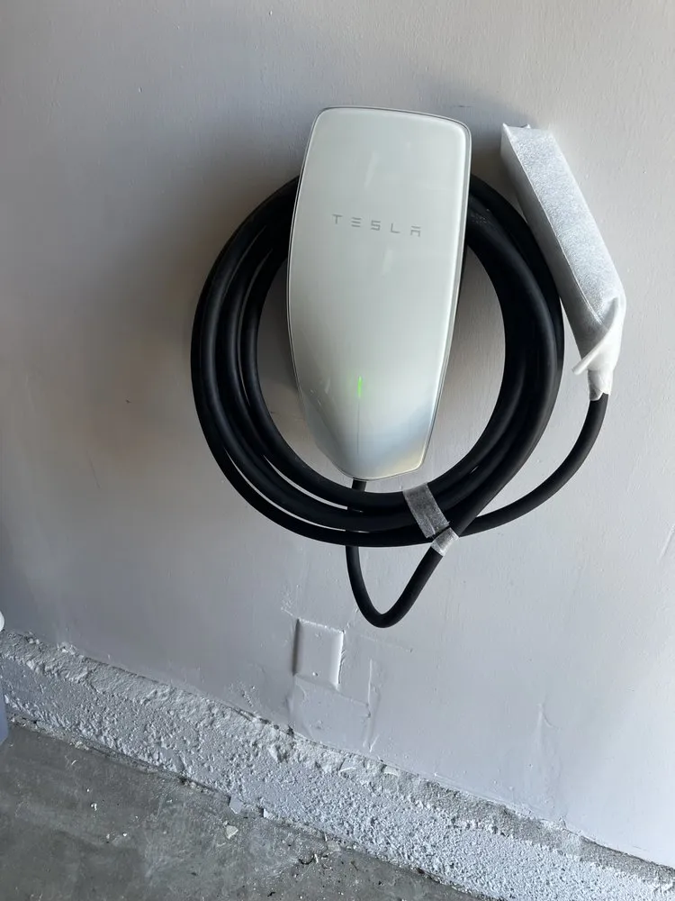 Trusted wiring installation in ,  by Figure Electric