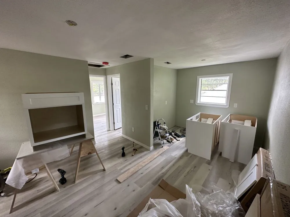 Emergency electrician providing lighting installation in , 