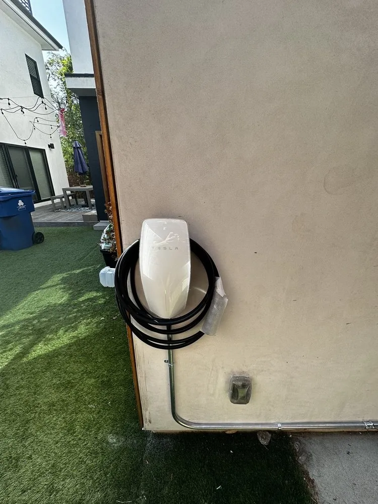Affordable outlet and switch repair service in Reseda, CA - Filipi Electric