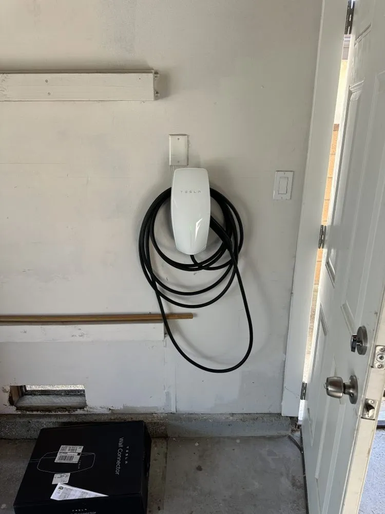 Trusted electrician providing electrical repair in Reseda, CA - Filipi Electric