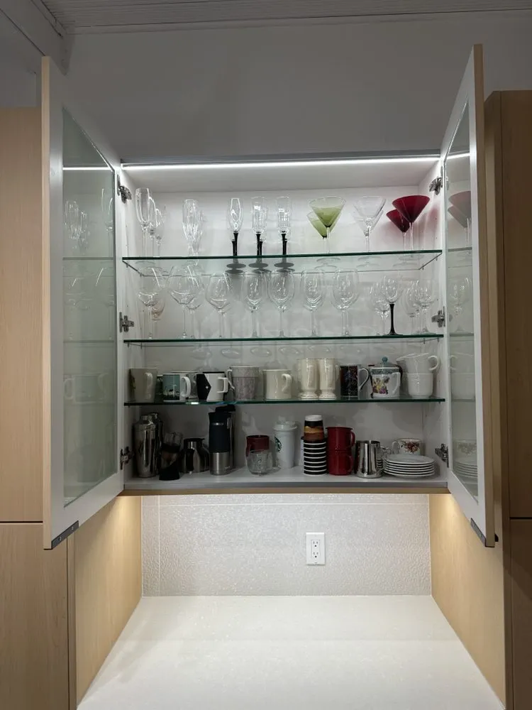 Expert electrician providing lighting installation in Reseda, CA - Filipi Electric