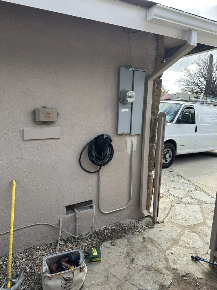 Certified electrician providing electrical repair in Reseda, CA - Filipi Electric