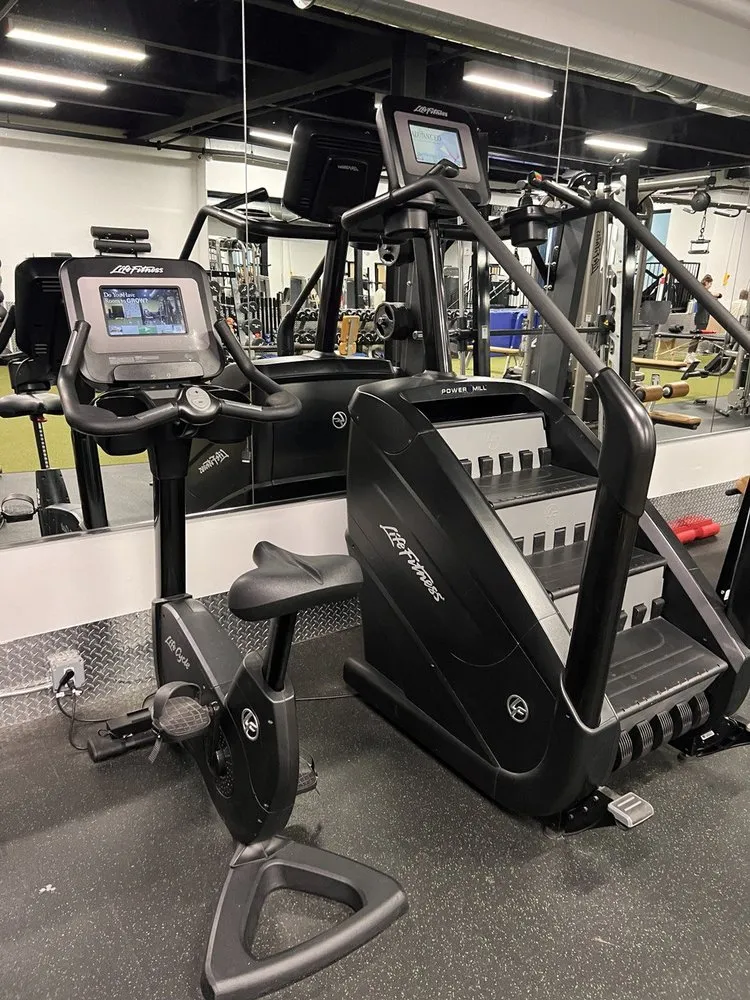 Emergency electrician providing lighting installation in , 