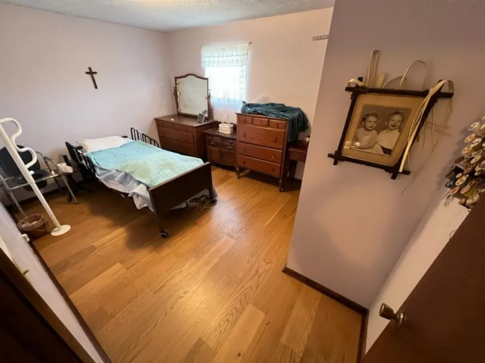 Slide of Finn and J flooring and more