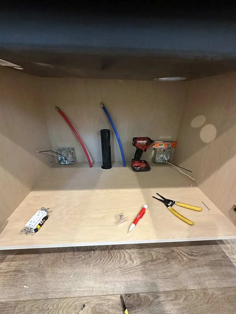 Emergency electrician providing outlet and switch repair in , 