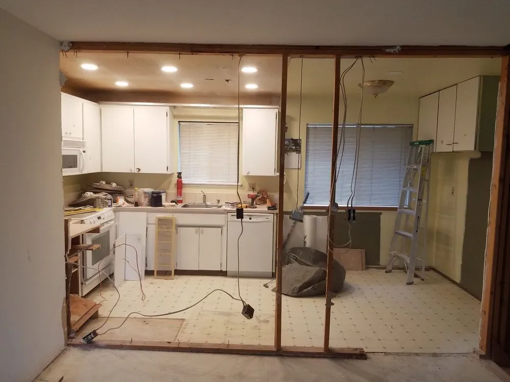 Professional electrician providing circuit breaker repair in , 