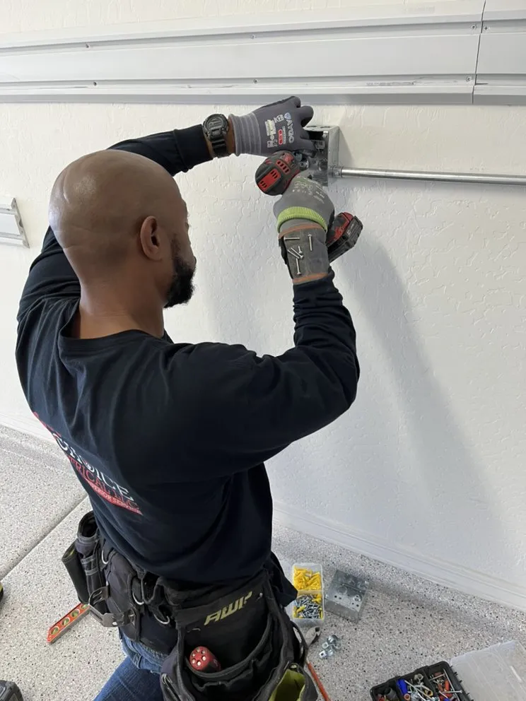 Certified electrician providing circuit breaker repair in , 