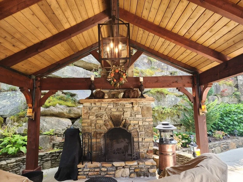 Certified electrician providing emergency electrical service in , 