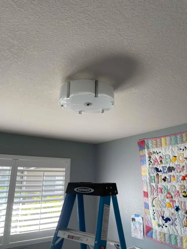 Certified electrician providing circuit breaker repair in , 