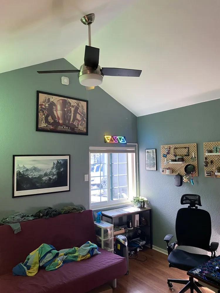 Licensed electrician providing circuit breaker repair in ,