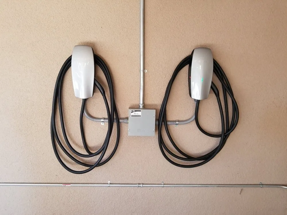 Certified electrical service for homes in lighting installation, by