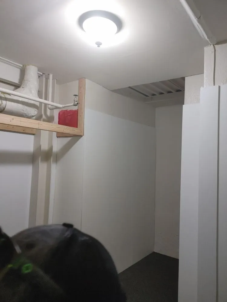 Trusted electrician providing emergency electrical service in , 