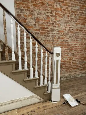 Fix and Flip Construction Logo