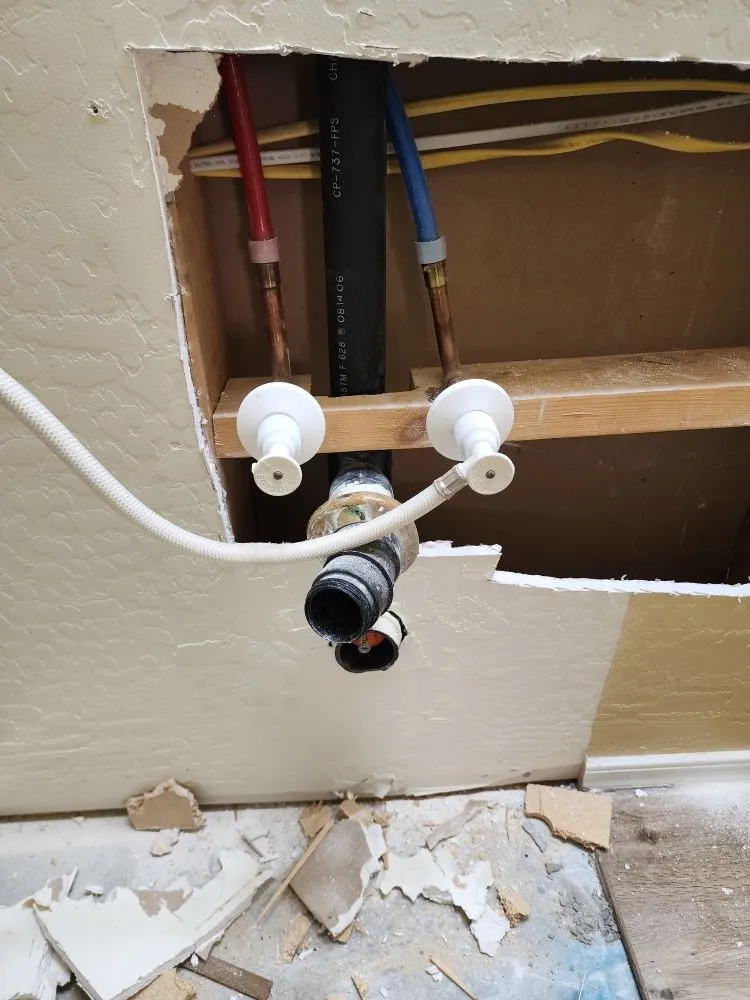 Certified electrician providing circuit breaker repair in , 