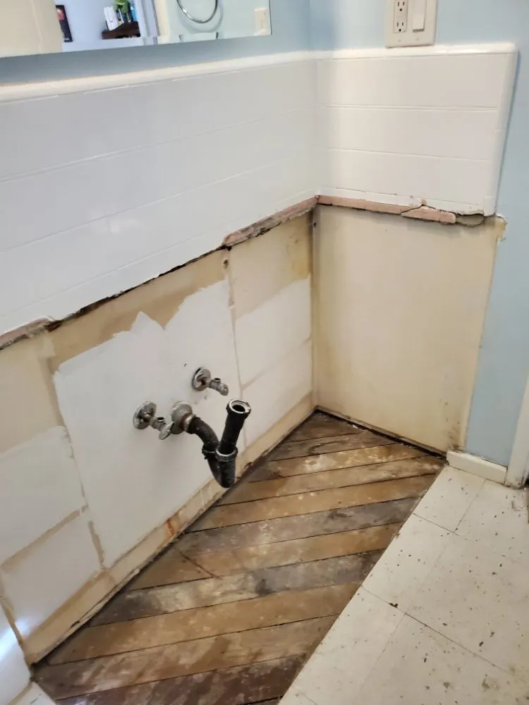 Professional electrician providing outlet and switch repair in Reseda, CA - Fix It Handyman