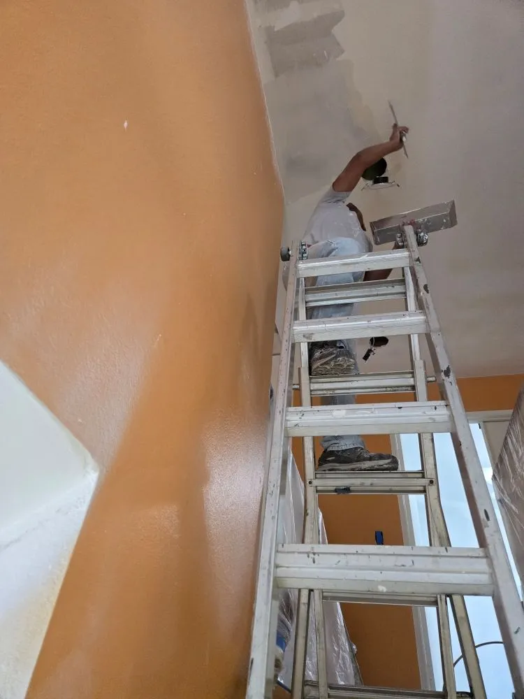 Emergency electrician providing emergency electrical service in Reseda, CA - Fix It Handyman