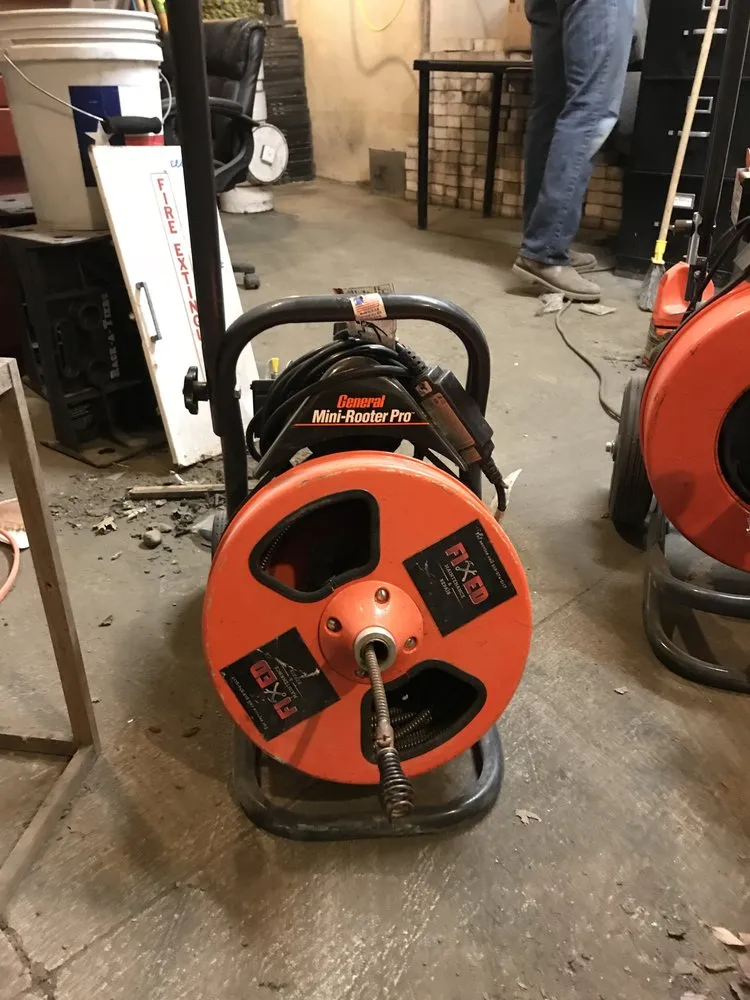 Certified electrician providing emergency electrical service in , 