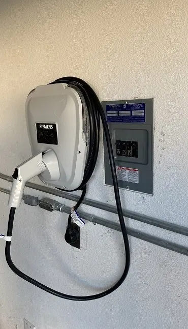 Reliable electrician providing emergency electrical service in , 