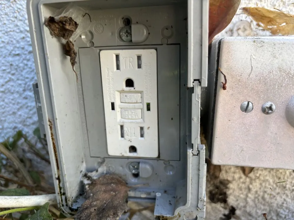 Slide of FixiTElectric