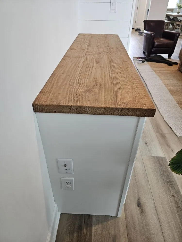 Professional electrician providing lighting installation in , 