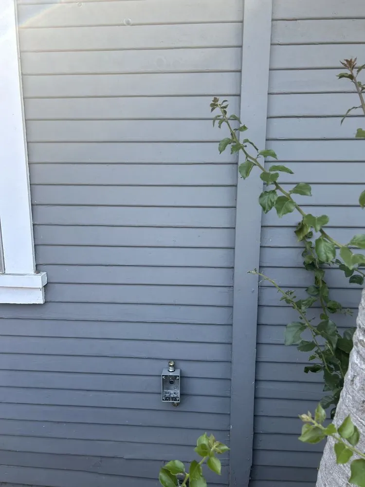 Slide of Flash Electric