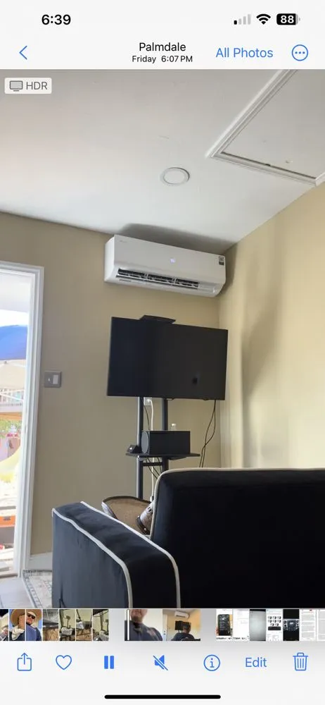 Certified electrician providing circuit breaker repair in , 