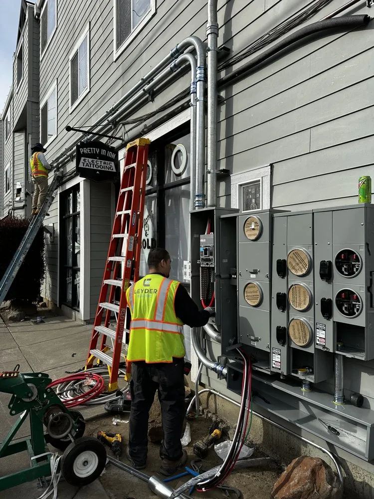 Emergency emergency electrical service in Lincoln Acres, CA by Flash Electrical Services